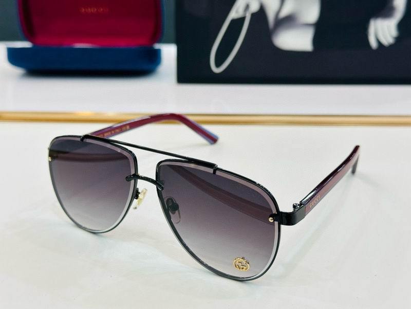 Gucci Sunglasses 895